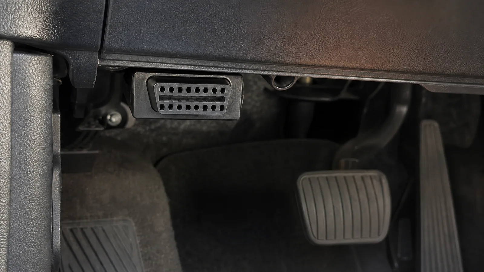 16 pin OBD2 soketi, pin yönü ve fiziksel bağlantı yapısı