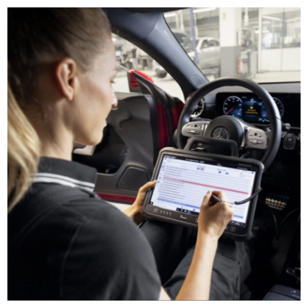 Mercedes-Benz servis ortamında XENTRY Diagnosis VCI kullanım görünümü